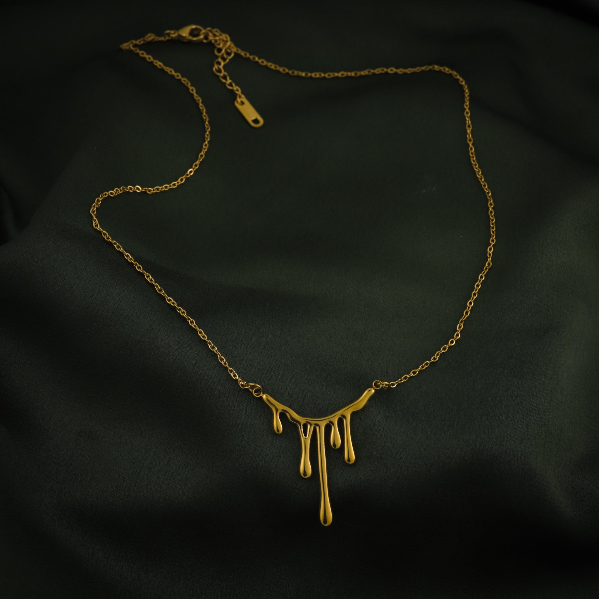 Lustreline Necklace