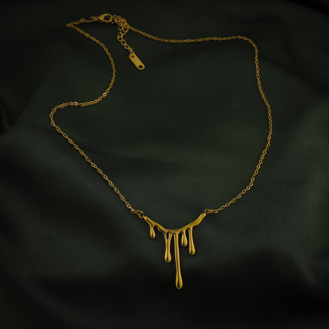 Lustreline Necklace
