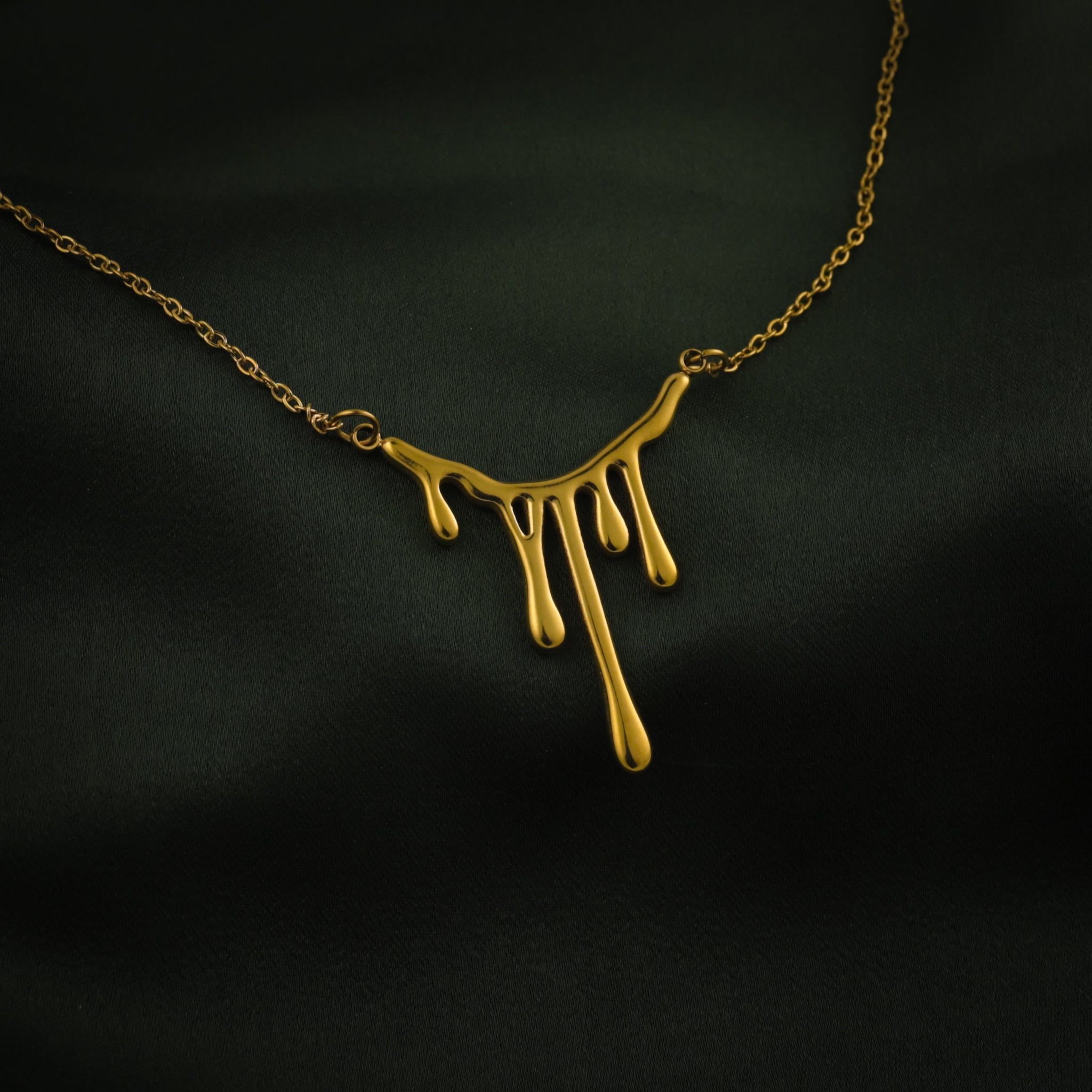 Lustreline Necklace