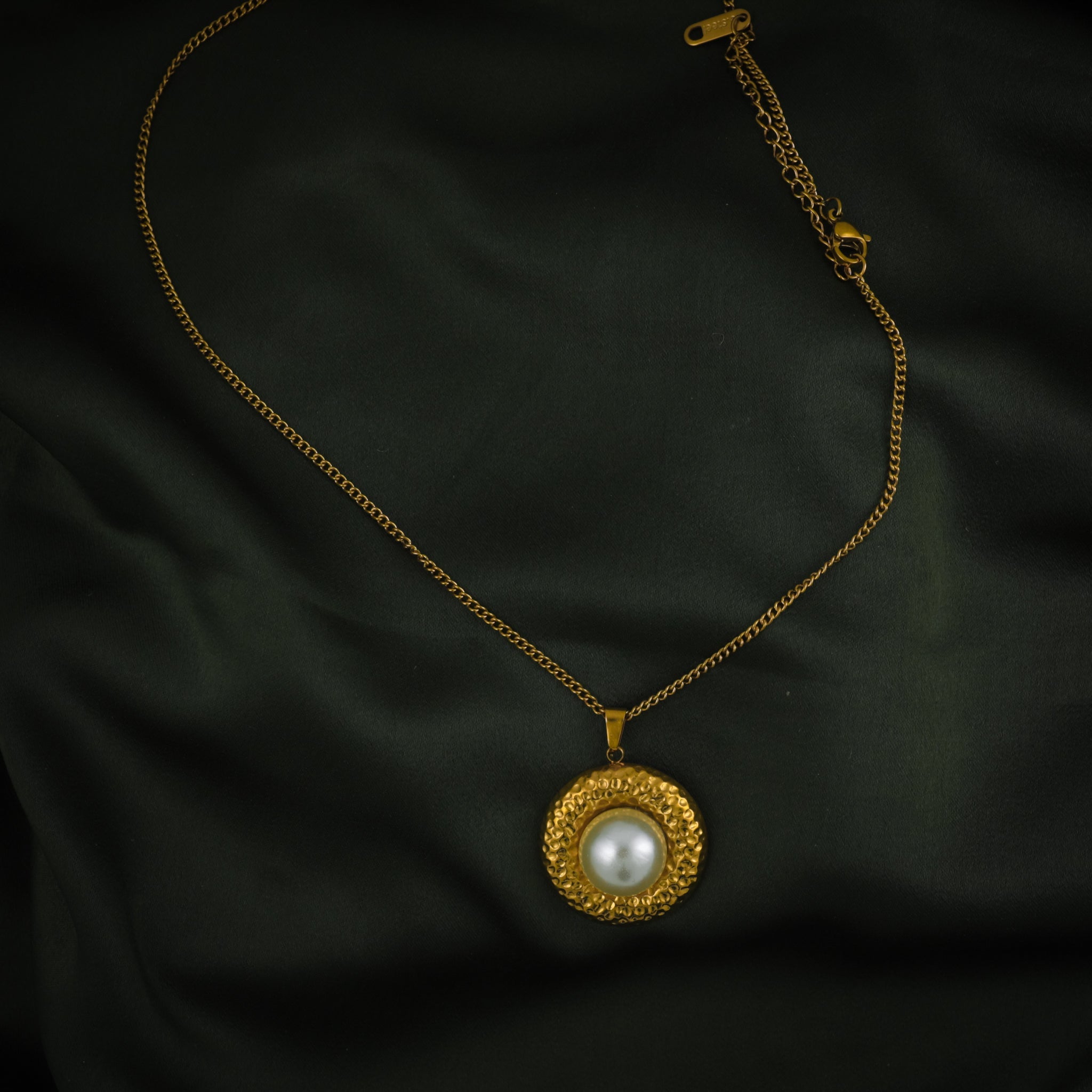 Pearluxe Necklace