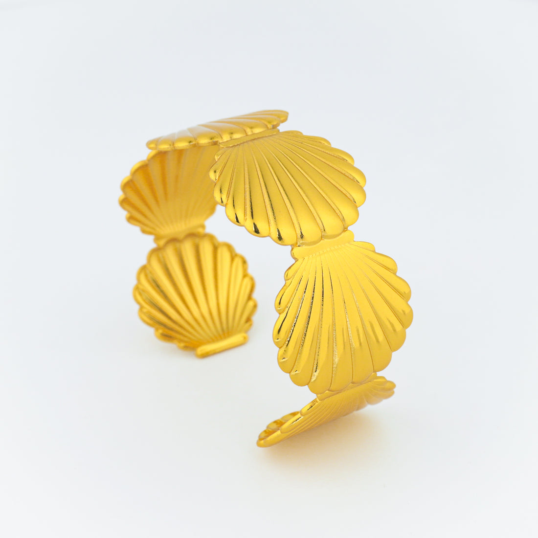 Shell Kiss Cuff